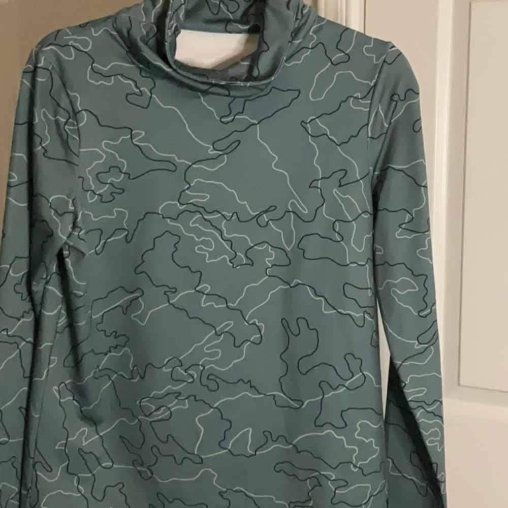 Under Amour Cold Weather Funnel Neck Small Thermal
